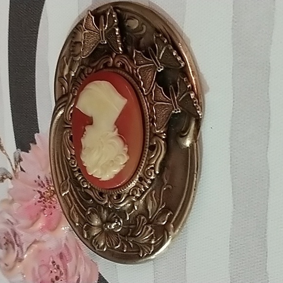 VTG Rare Resin Cameo Brooch Large - Picture 6 of 8